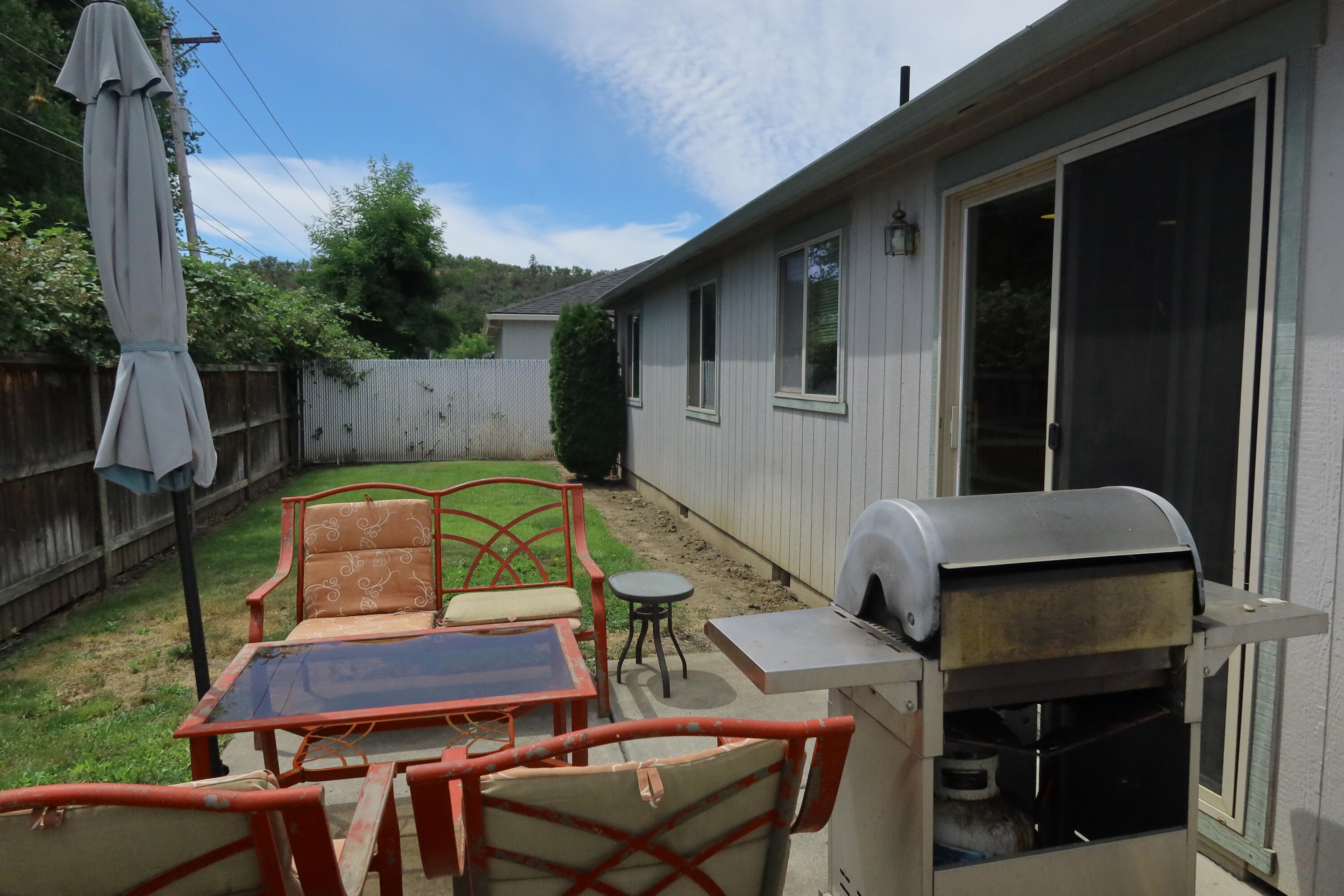 348 Sandi Way Eagle Point, OR 97524 - Photo 16 of 19 Back Patio