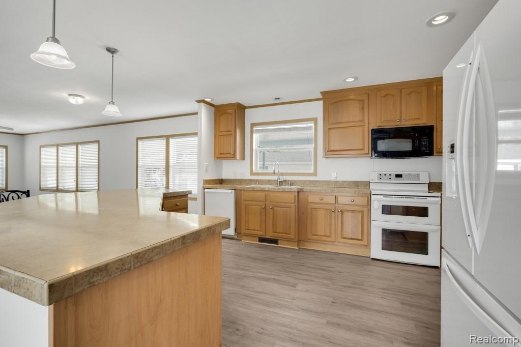 03-Kitchen.jpg