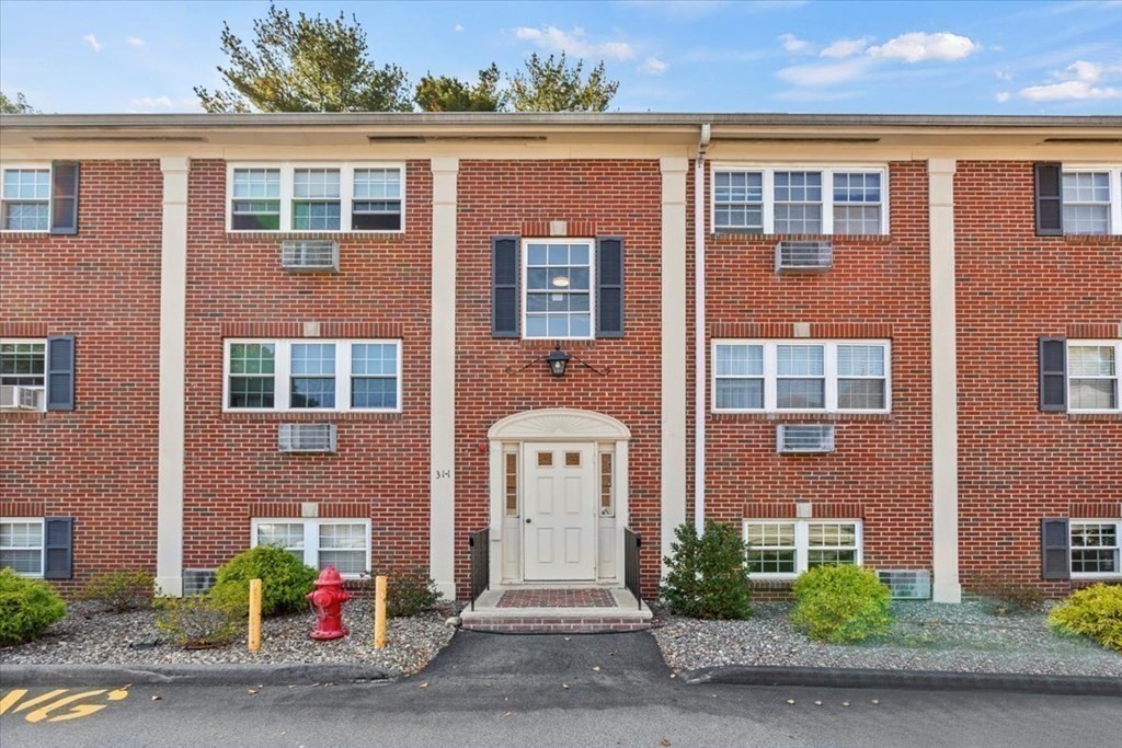 31 Arlington Road, Unit 12 Woburn, MA 01801 - Photo 11 of 17 Gallery Image 11