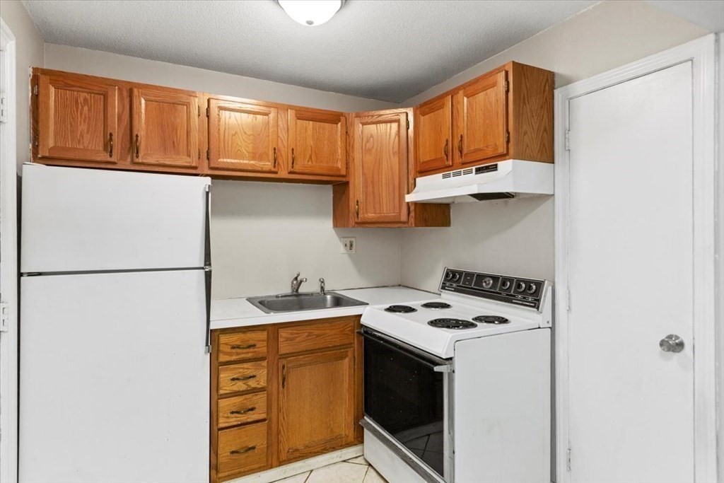 31 Arlington Road, Unit 12 Woburn, MA 01801 - Photo 3 of 17 Gallery Image 3