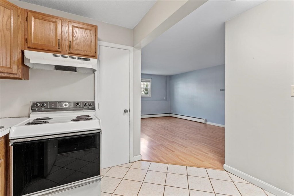 31 Arlington Road, Unit 12 Woburn, MA 01801 - Photo 4 of 17 Gallery Image 4