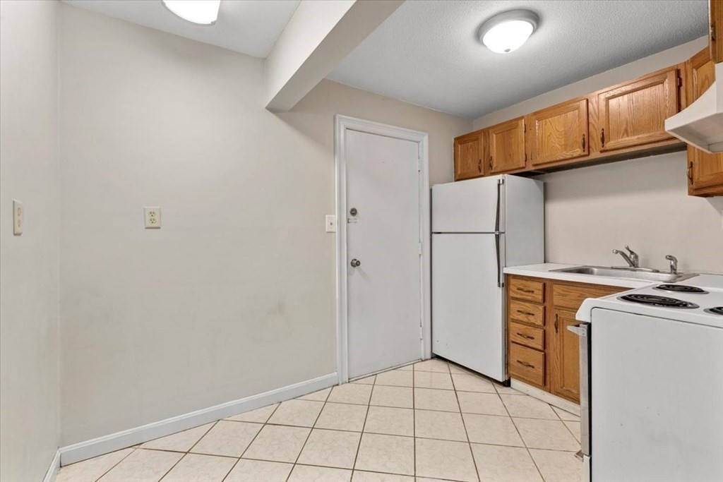 31 Arlington Road, Unit 12 Woburn, MA 01801 - Photo 5 of 17 Gallery Image 5