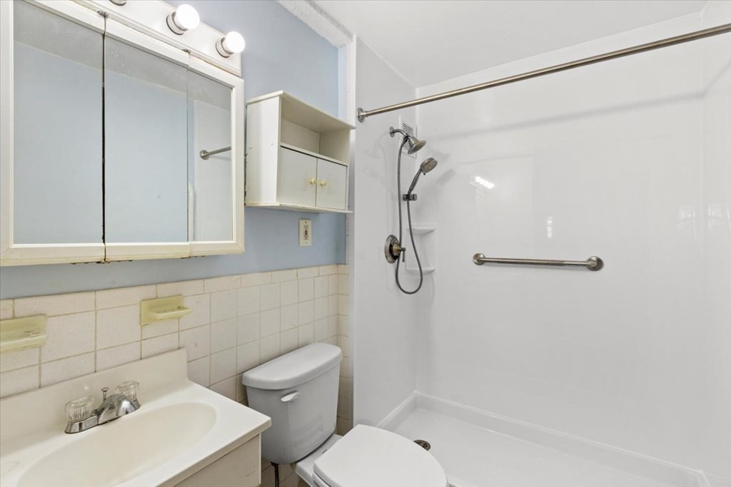 31 Arlington Road, Unit 12 Woburn, MA 01801 - Photo 7 of 17 Gallery Image 7
