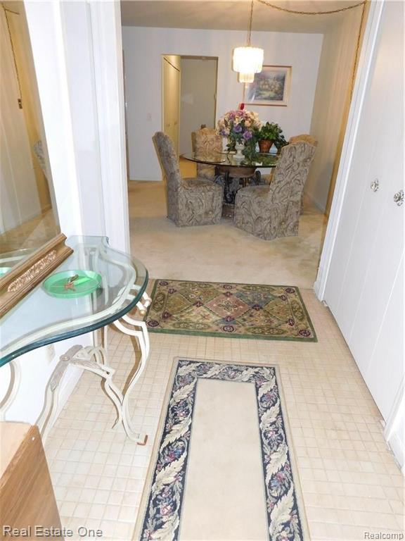 29656 Middlebelt Road, Unit 26 Farmington Hills, MI 48334 - Photo 8 of 39