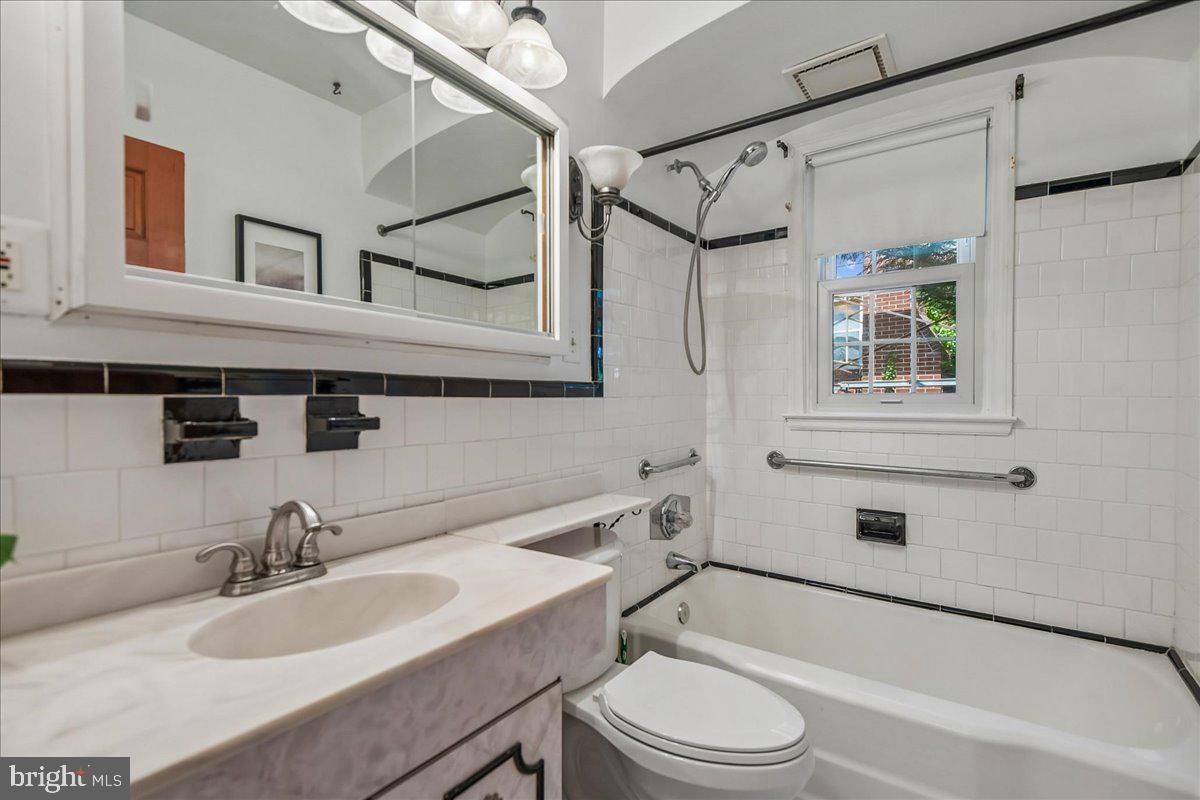 9412 Dana Vista Road Baltimore, MD 21236 - Photo 13 of 22 Hall bath