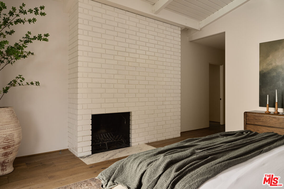 1229 Chantilly Road Los Angeles, CA 90077 - Photo 13 of 35 Gallery Image 13