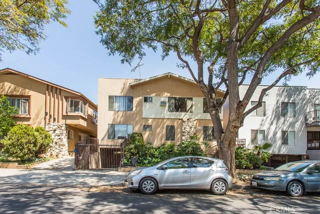 $3,200 | 930 North Stanley Avenue, Unit 4, West Hollywood, CA 90046