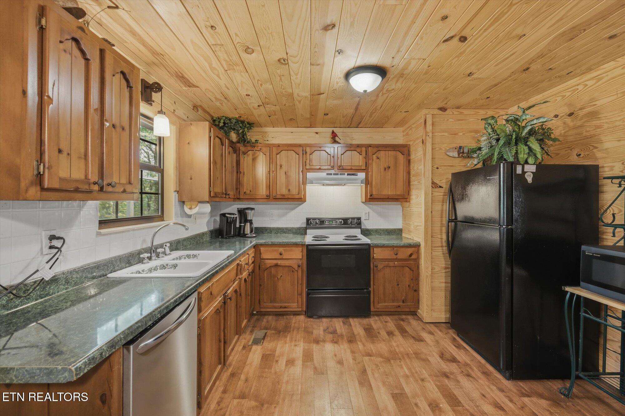 759 Ridgefield Drive Sevierville, TN 37876 - Photo 18 of 33 15-759-Ridgefield-Dr-Sevierville-TN-15