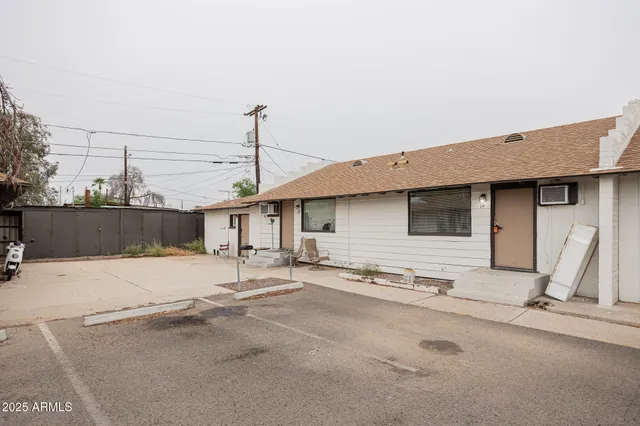 $1,095 | 864 East Chandler Boulevard, Unit 14, Chandler, AZ 85225