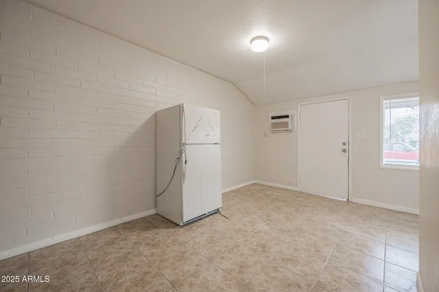 $1,095 | 864 East Chandler Boulevard, Unit 14, Chandler, AZ 85225