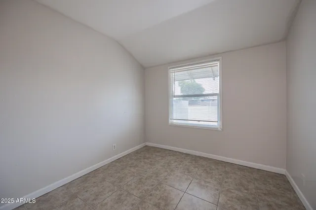 $1,095 | 864 East Chandler Boulevard, Unit 14, Chandler, AZ 85225