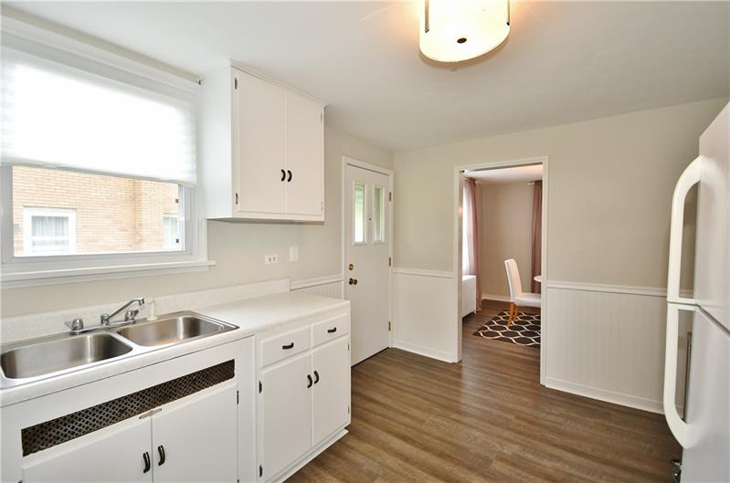 902 Agnew Road Pittsburgh, PA 15227 - Photo 14 of 25