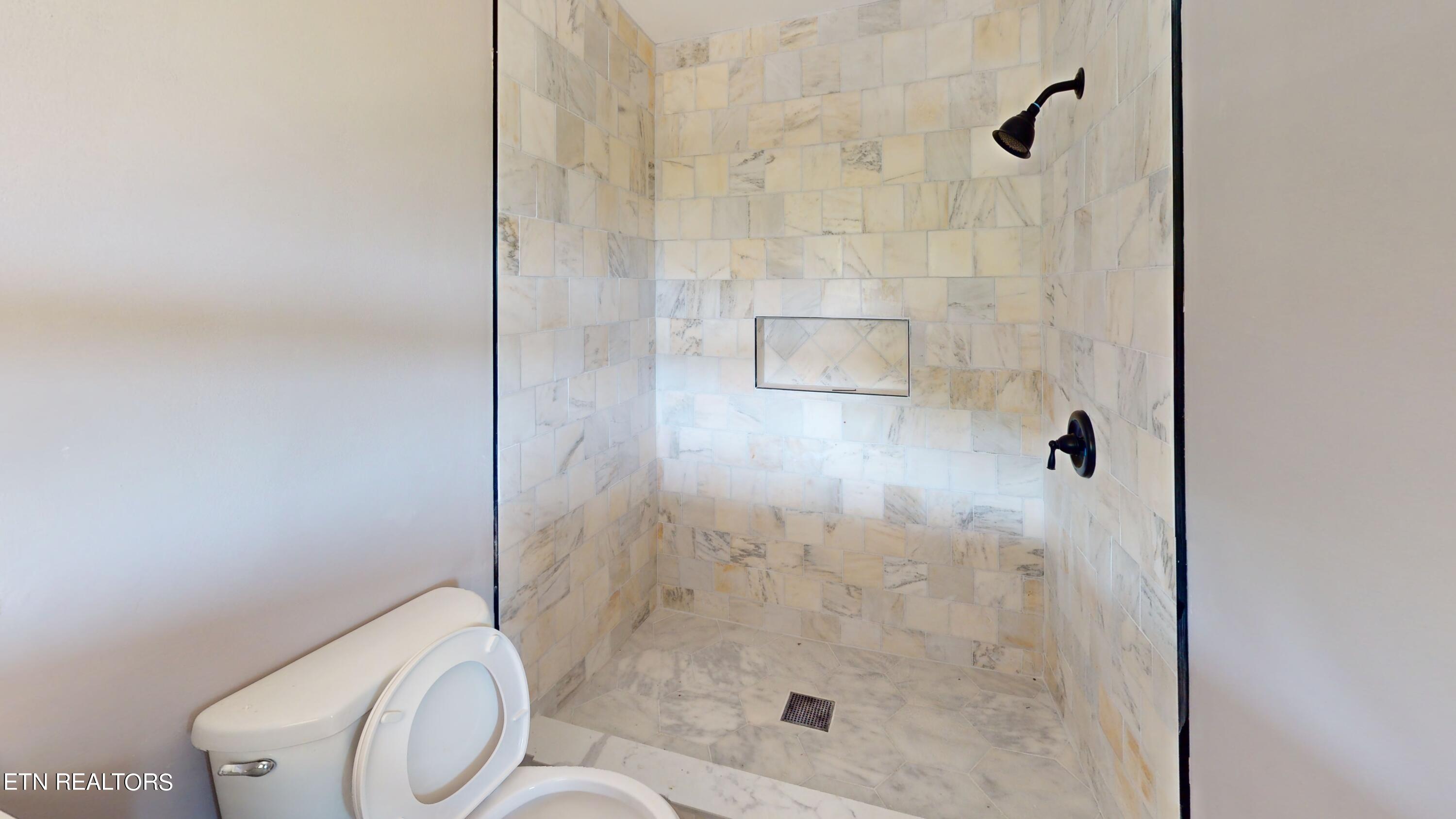 287 Hill Road Rutledge, TN 37861 - Photo 6 of 18 Bathroom (2)
