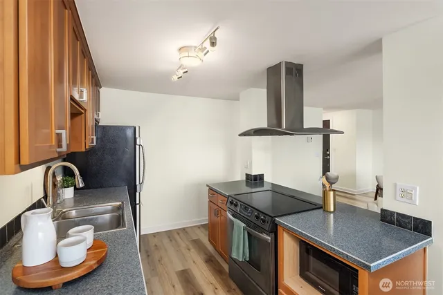 $365,000 | 1730 Taylor Avenue North, Unit 409, Seattle, WA 98109
