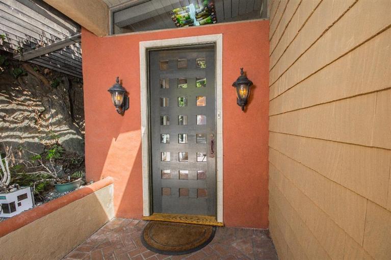 1131 Heatherside Road Pasadena, CA 91105 - Photo 3 of 44 a view of a bathroom