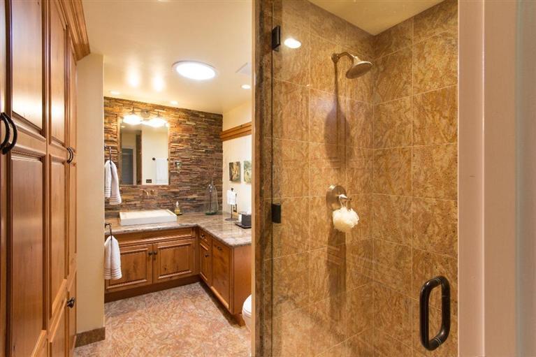 1131 Heatherside Road Pasadena, CA 91105 - Photo 24 of 44 a bathroom with a sink a toilet and shower