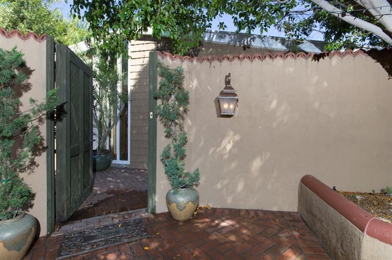 1131 Heatherside Road Pasadena, CA 91105 - Photo 4 of 44 a view of outdoor space and yard