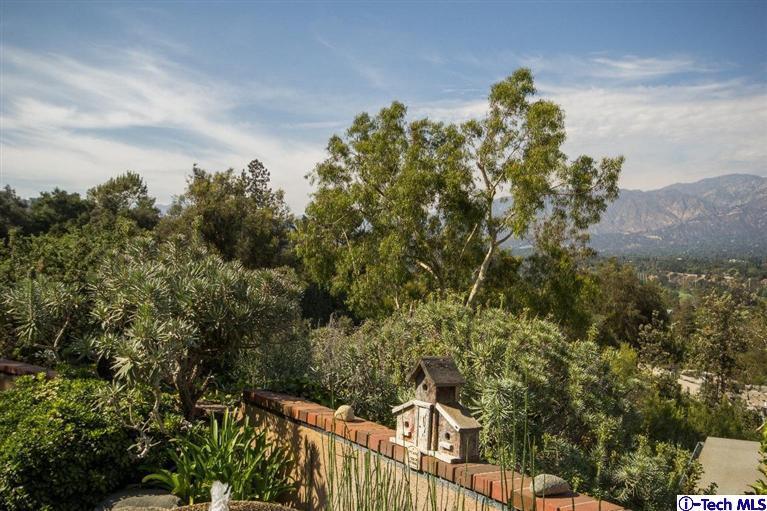 1131 Heatherside Road Pasadena, CA 91105 - Photo 39 of 44 a view of a city and lush green forest