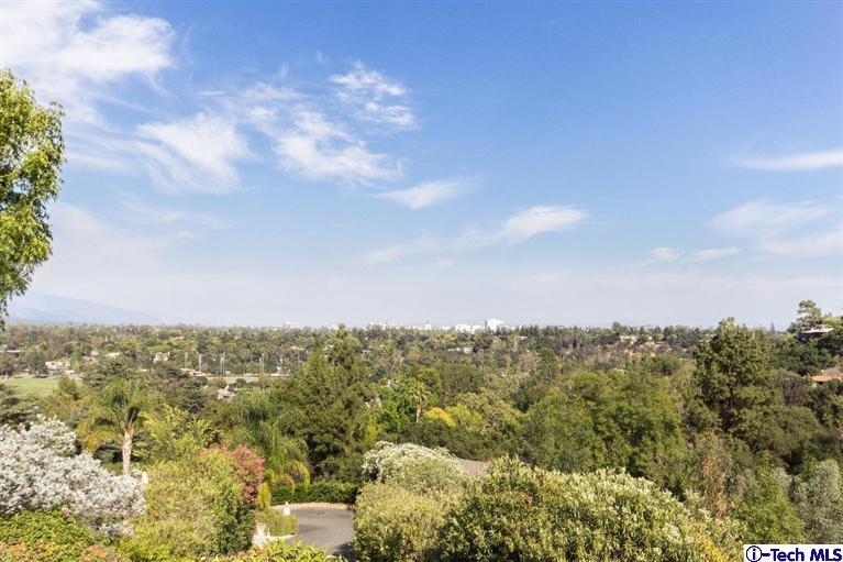 1131 Heatherside Road Pasadena, CA 91105 - Photo 43 of 44 a view of a city
