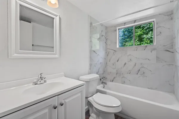 $1,295 | 2501 Manor Circle, Unit B, Austin, TX 78723