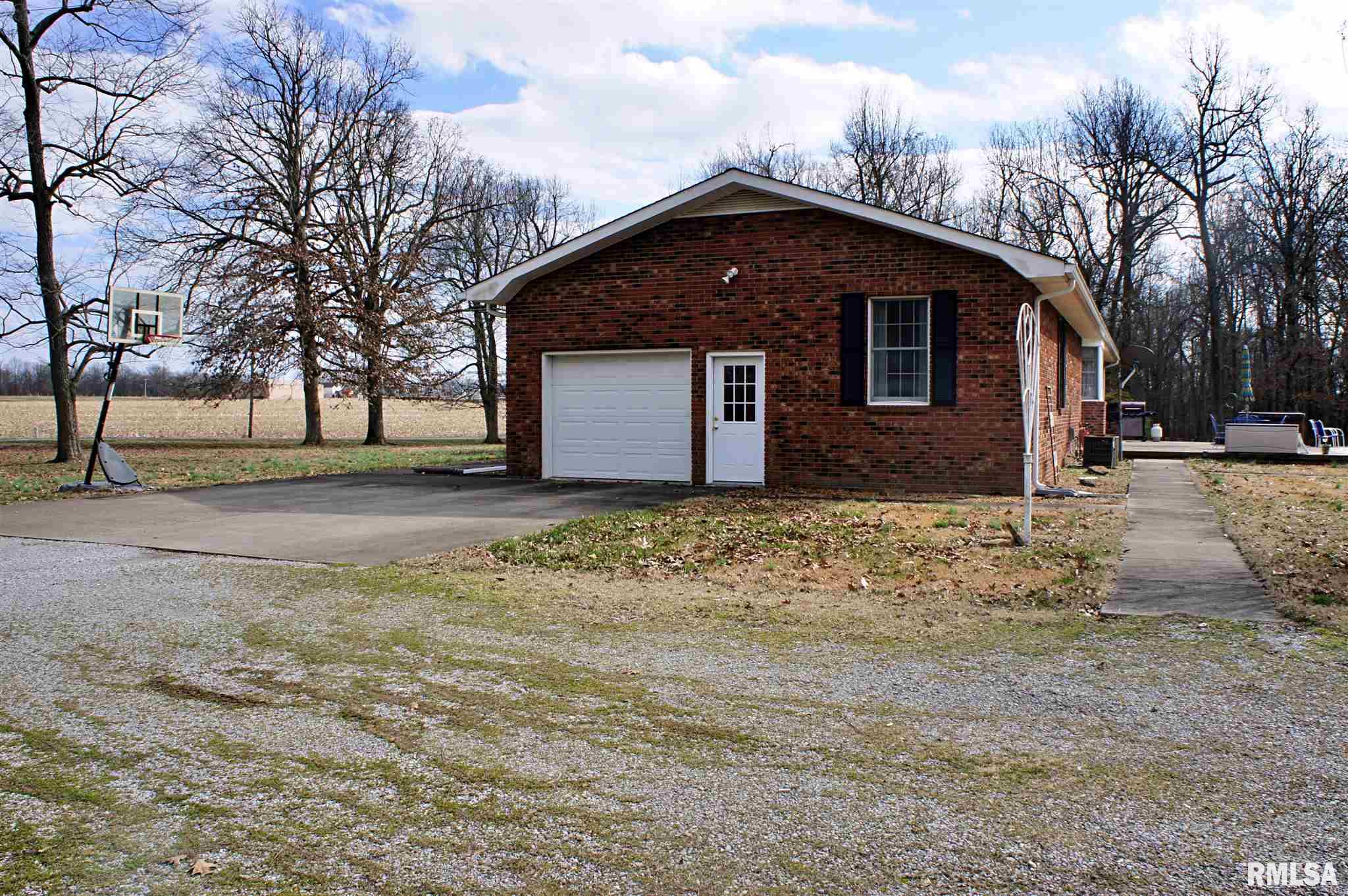 3949 Barnes Creek Road Metropolis, IL 62960 - Photo 4 of 42