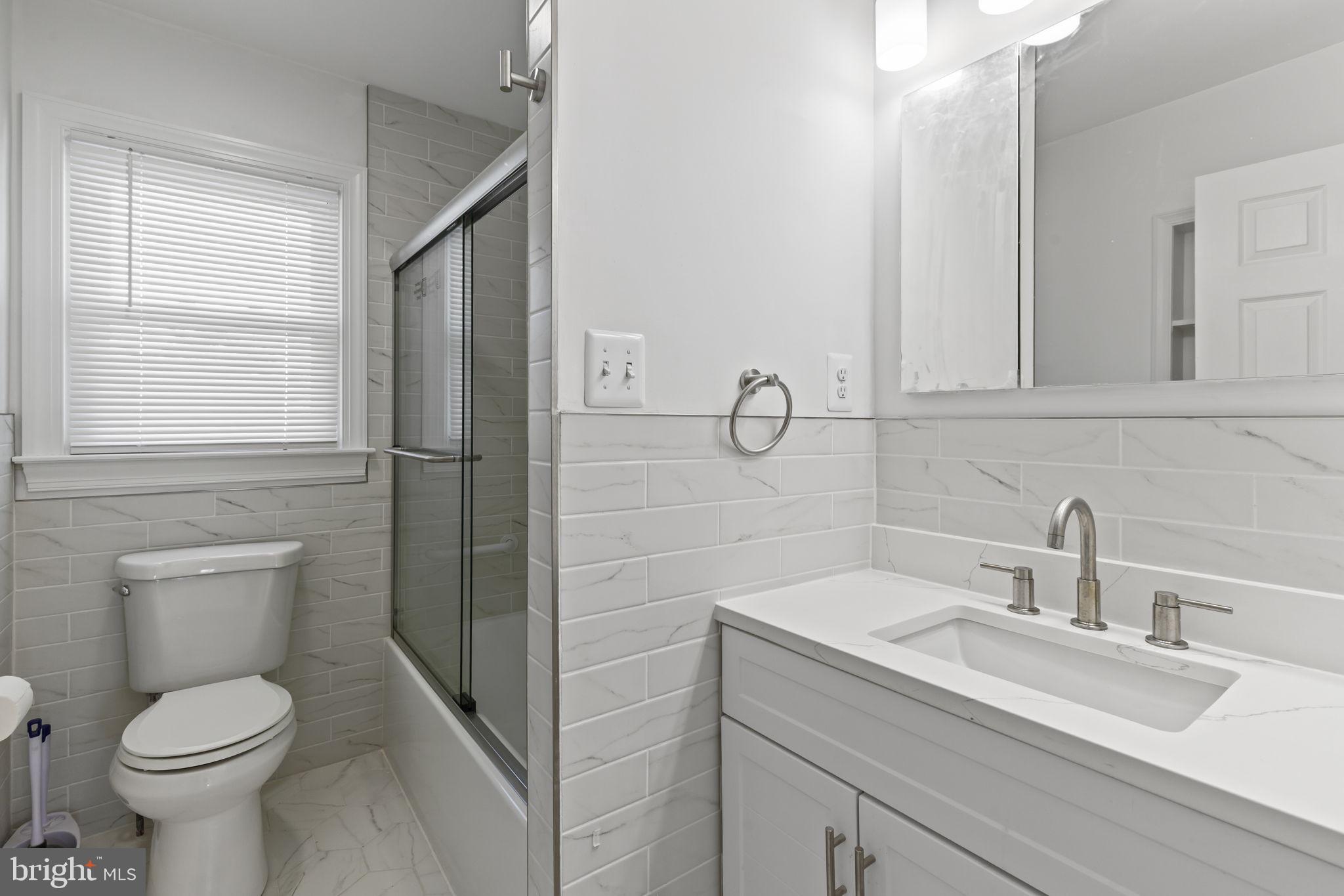 7212 Bay Front Road Baltimore, MD 21219 - Photo 19 of 37