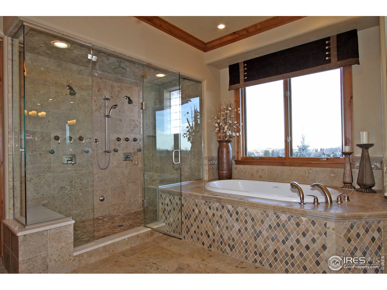 9455 Crystal Lane Longmont, CO 80503 - Photo 20 of 40 a bathroom with a bathtub shower sink and mirror