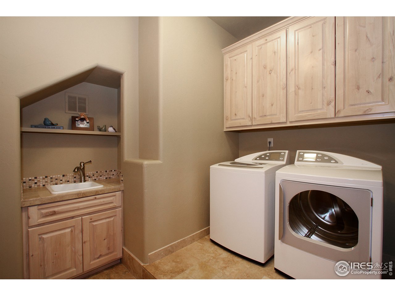 9455 Crystal Lane Longmont, CO 80503 - Photo 31 of 40 a utility room with dryer and washer