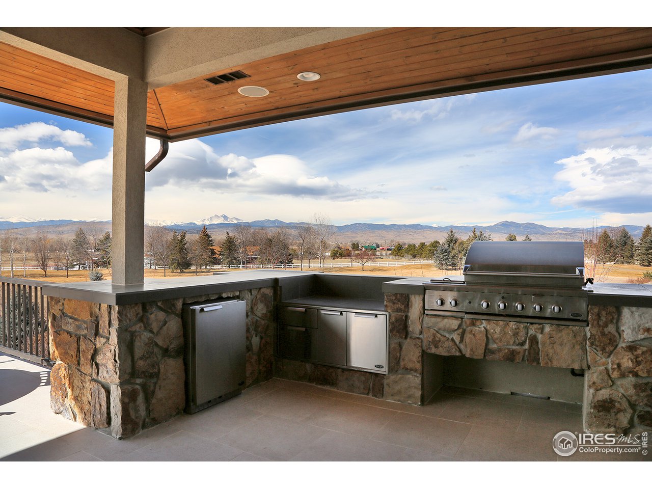 9455 Crystal Lane Longmont, CO 80503 - Photo 38 of 40 a picture of city view