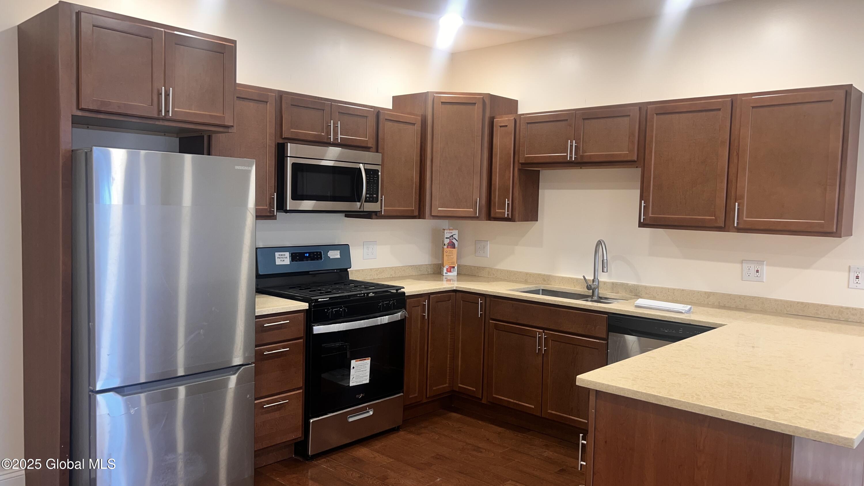 15 Delaware Street, Unit 2 Albany, NY 12202 - Photo 3 of 13 IMG_3461