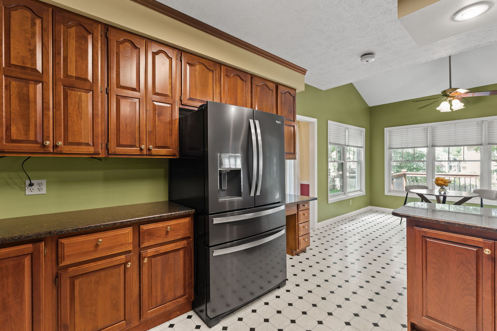1926 Ashford Road Bettendorf, IA 52722 - Photo 13 of 55