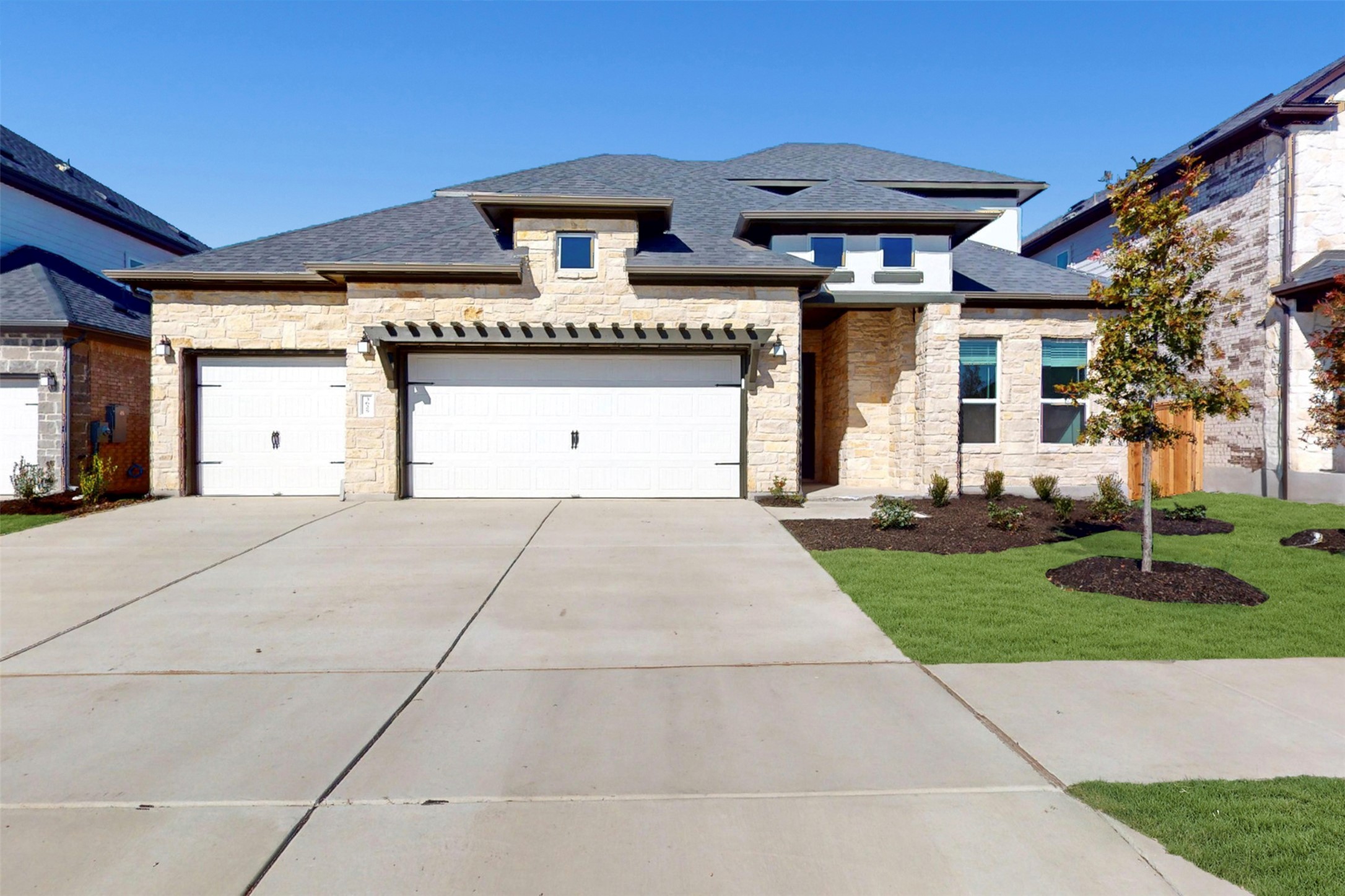 a front view of house with yard