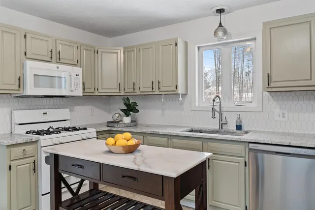 $499,000 | 30 Sammanikki Circle, Milton, VT 05468