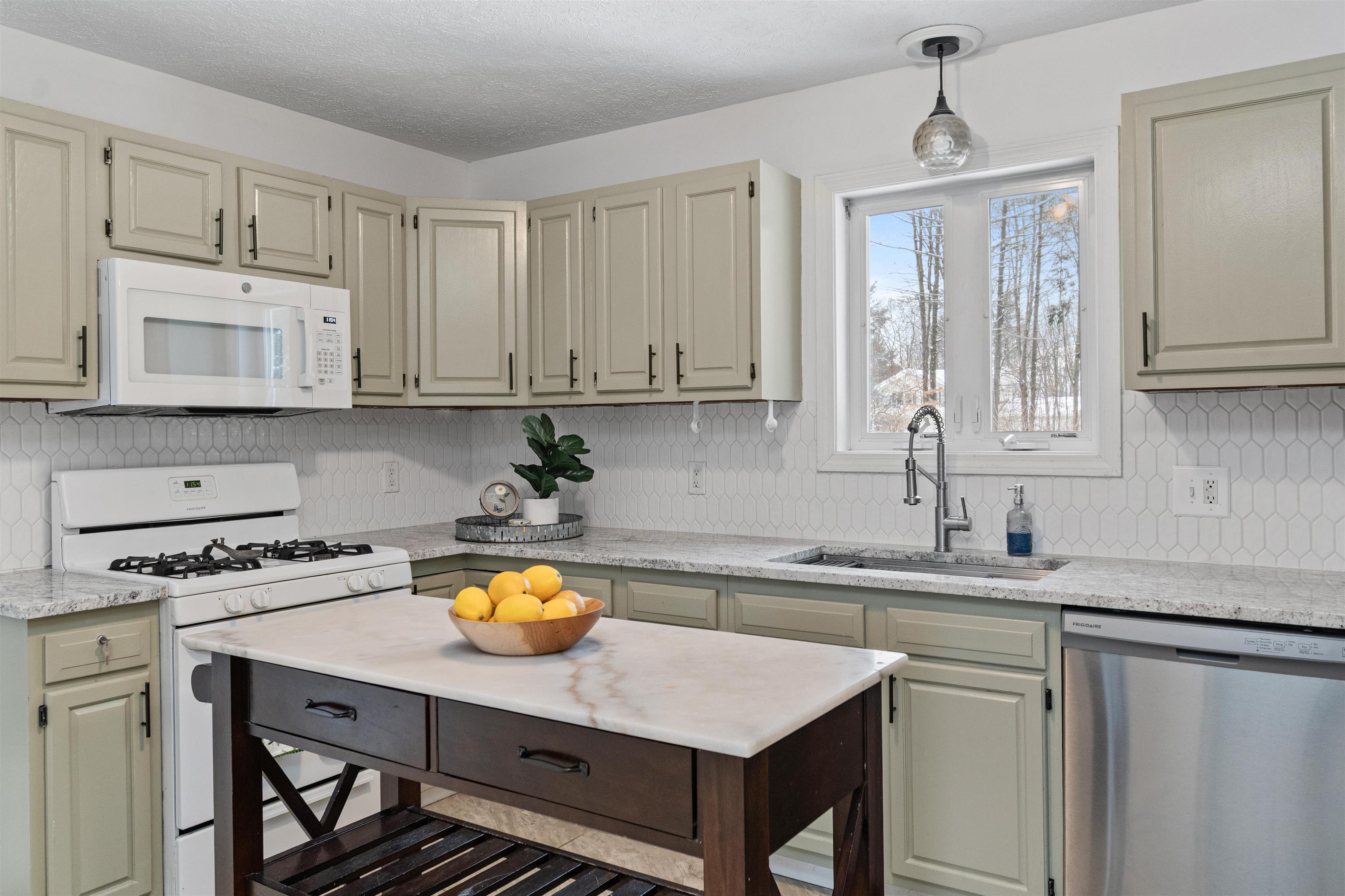 30 Sammanikki Circle Milton, VT 05468 - Photo 7 of 49