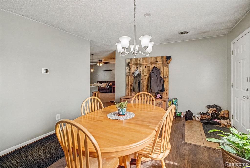 5380 Pontiac Lake Road Waterford, MI 48327 - Photo 9 of 26 Gallery Image 9