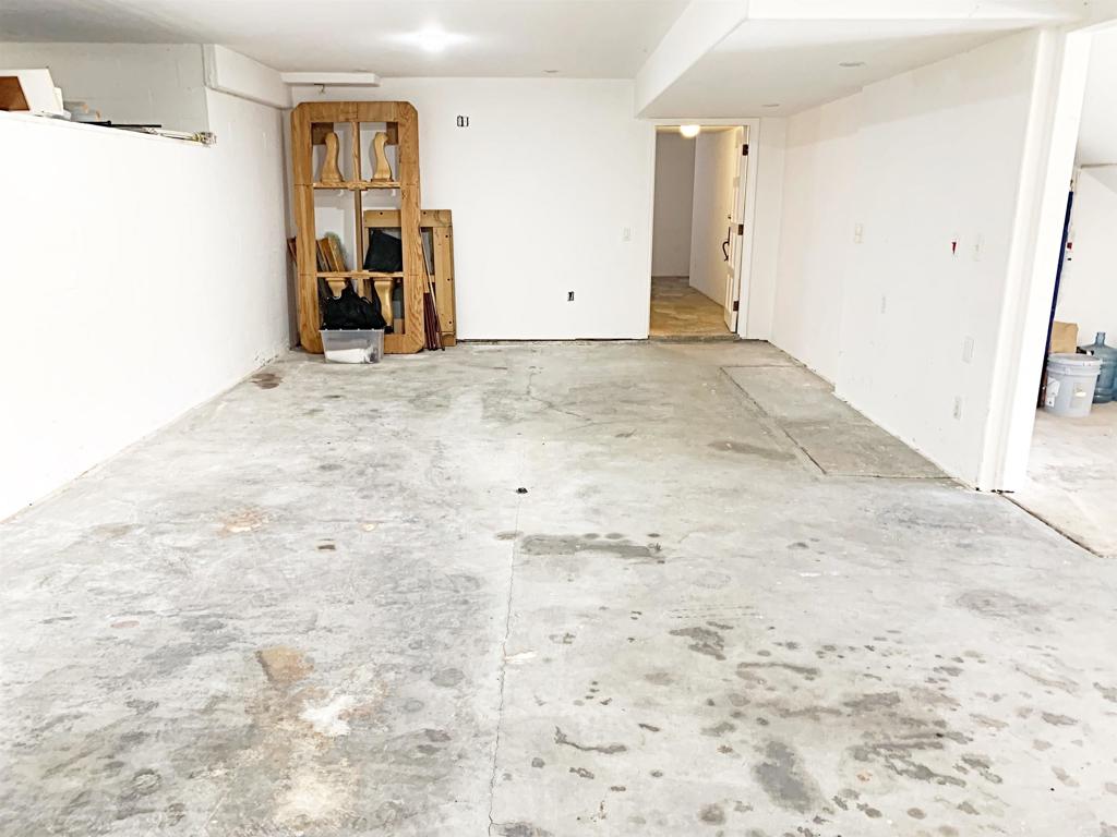 4009 Pala Mesa Oaks Drive Fallbrook, CA 92028 - Photo 23 of 45 a view of a storage & utility room with closet