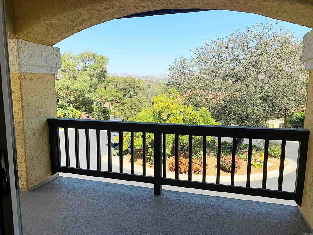 4009 Pala Mesa Oaks Drive Fallbrook, CA 92028 - Photo 30 of 45 a view of an empty room with a window