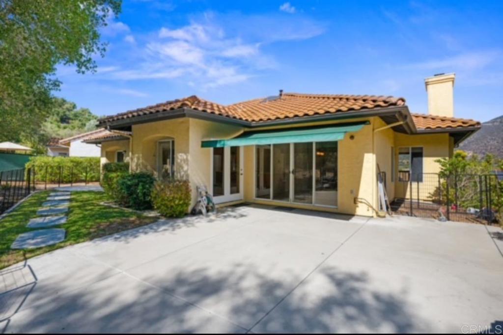 4009 Pala Mesa Oaks Drive Fallbrook, CA 92028 - Photo 43 of 45 a view of a house with a patio