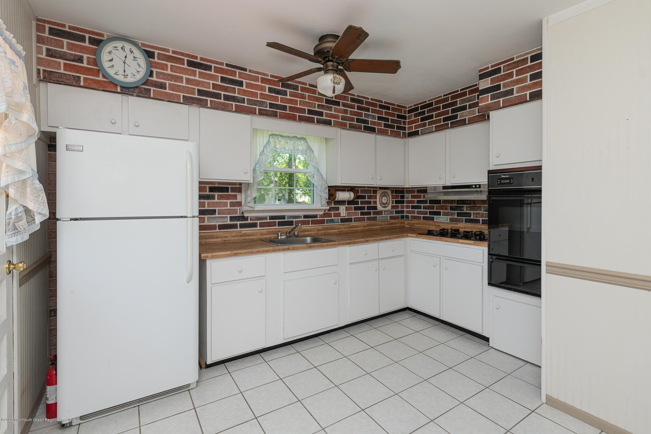 10 Mayfair Road Holmdel, NJ 07733 - Photo 8 of 13 Kitchen2