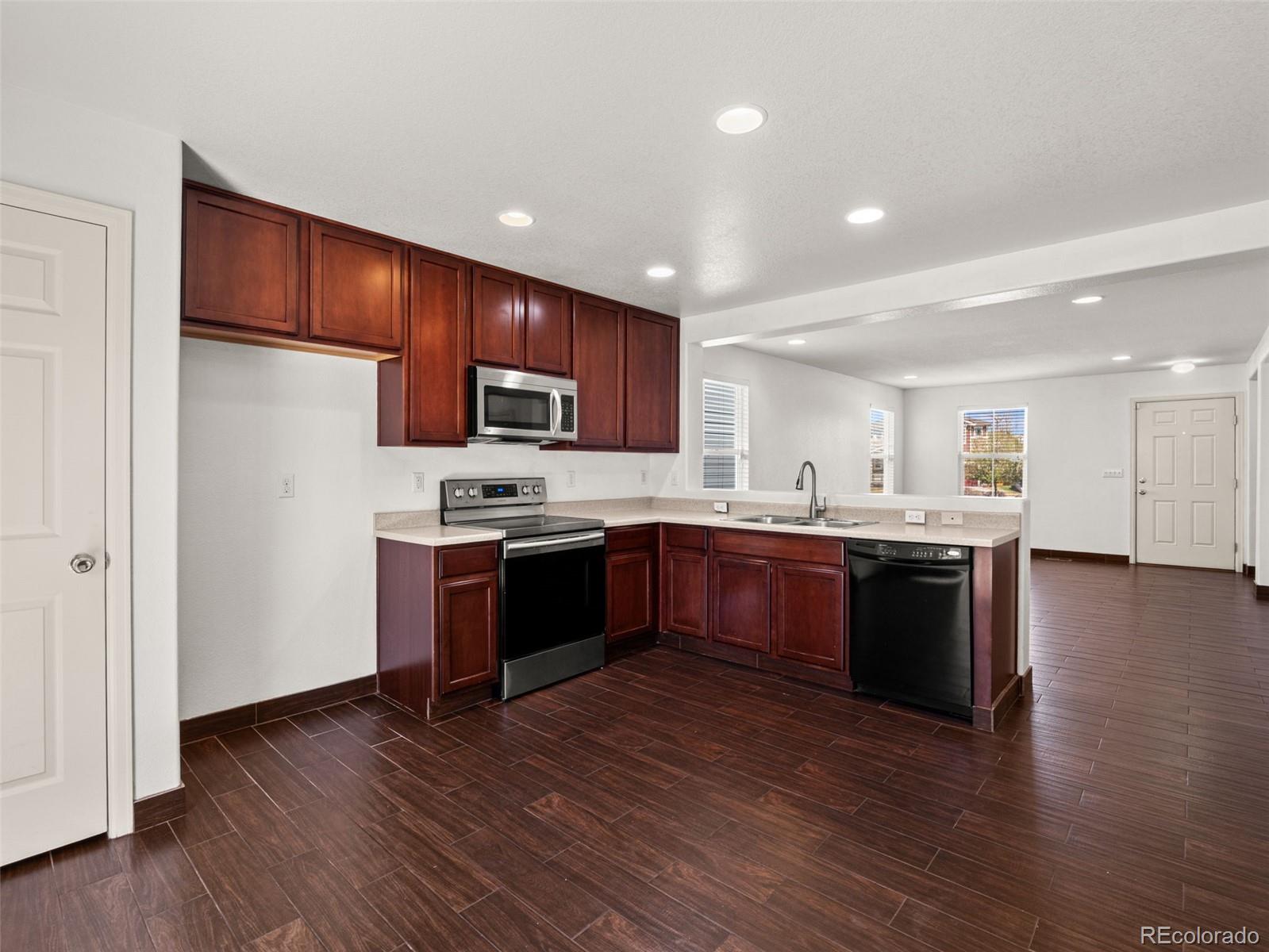 5383 Lewiston Street Denver, CO 80239 - Photo 9 of 27