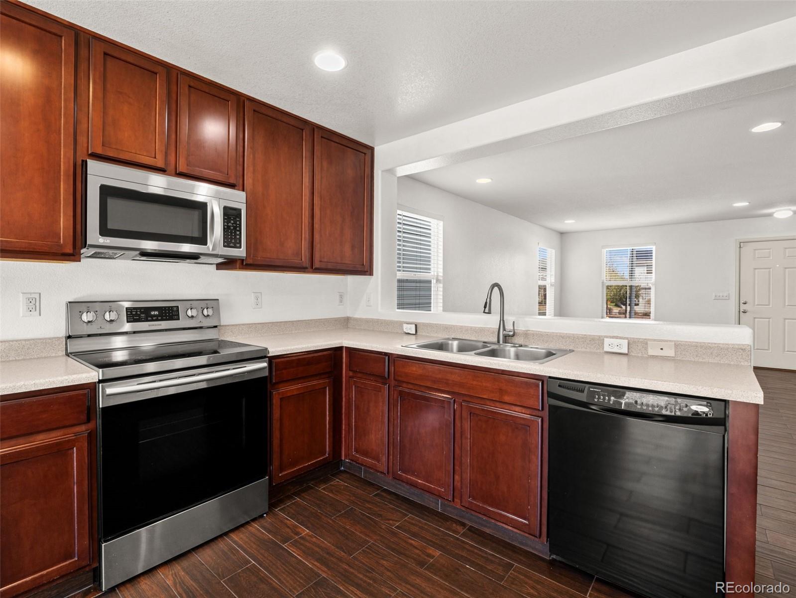 5383 Lewiston Street Denver, CO 80239 - Photo 10 of 27