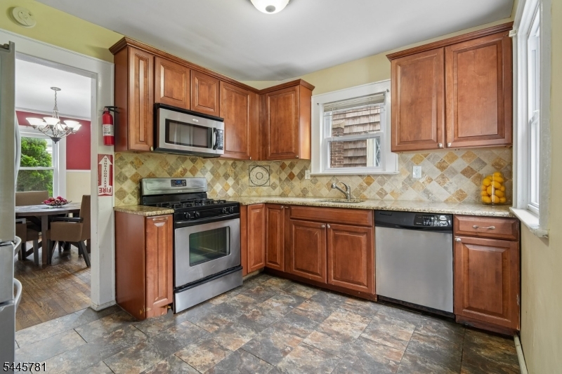 585 Ridge Street Newark, NJ 07104 - Photo 11 of 34
