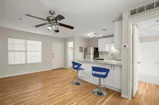 $1,195 | 1013 West 23rd Street, Unit 104, Austin, TX 78705