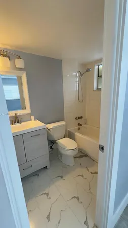 $2,000 | 1421 Northwest 45th Street, Unit 5, Deerfield Beach, FL 33064