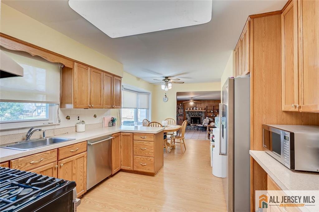 575 Grove Avenue Edison, NJ 08820 - Photo 23 of 37