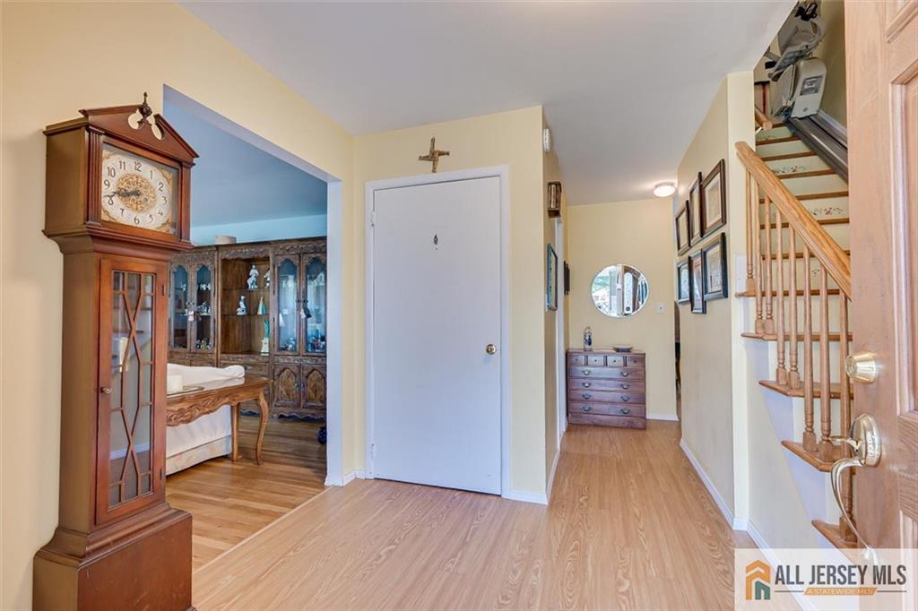 575 Grove Avenue Edison, NJ 08820 - Photo 4 of 37