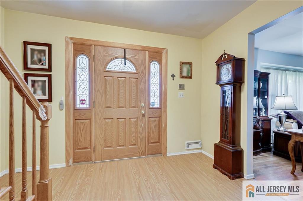 575 Grove Avenue Edison, NJ 08820 - Photo 5 of 37