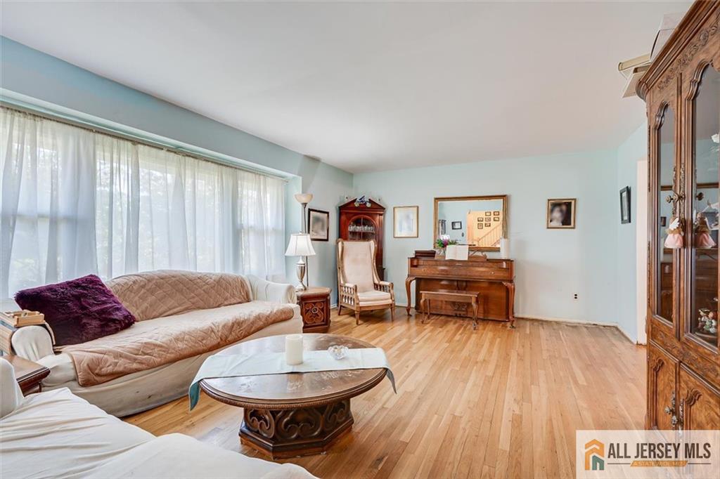 575 Grove Avenue Edison, NJ 08820 - Photo 6 of 37