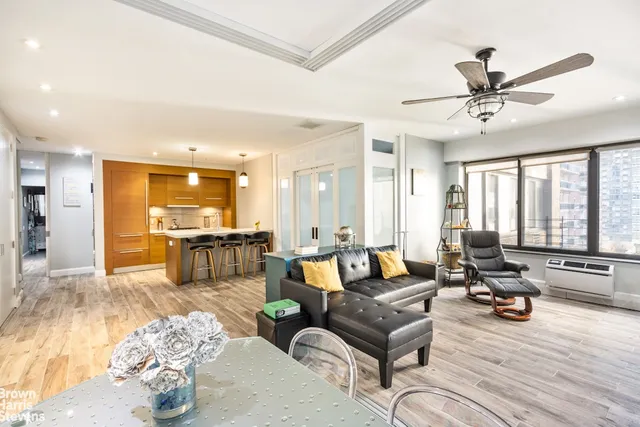 $920,000 | 529 West 42nd Street, Unit 8N | Hell's Kitchen