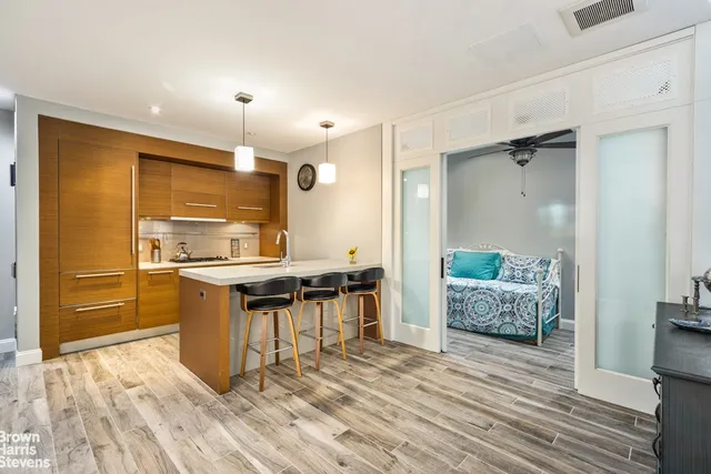 $920,000 | 529 West 42nd Street, Unit 8N | Hell's Kitchen